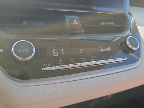 Used 2025 Toyota Corolla LE FWD image 15
