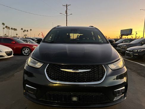 Used 2022 Chrysler Pacifica Touring image 8
