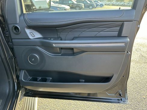 Used 2023 Ford Expedition Platinum image 24