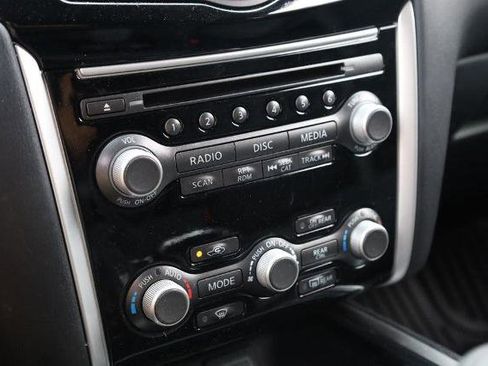 Used 2019 Nissan Pathfinder S FWD image 16