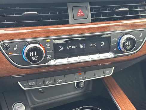 Used 2023 Audi A4 2.0T Premium w/ Convenience Package image 29