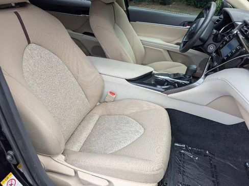 Used 2018 Toyota Camry LE FWD image 23