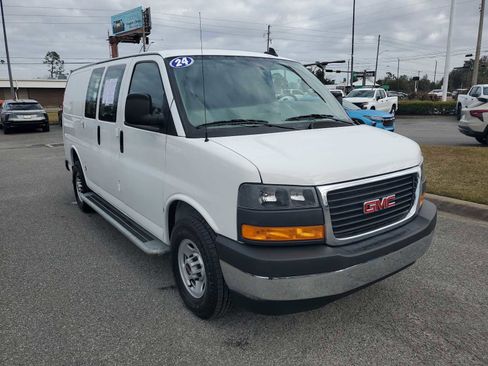 Used 2024 GMC Savana 2500 w/ Driver Convenience Package image 8
