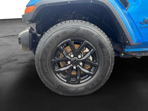 Used 2022 Jeep Gladiator Sport AWD/4WD image 25