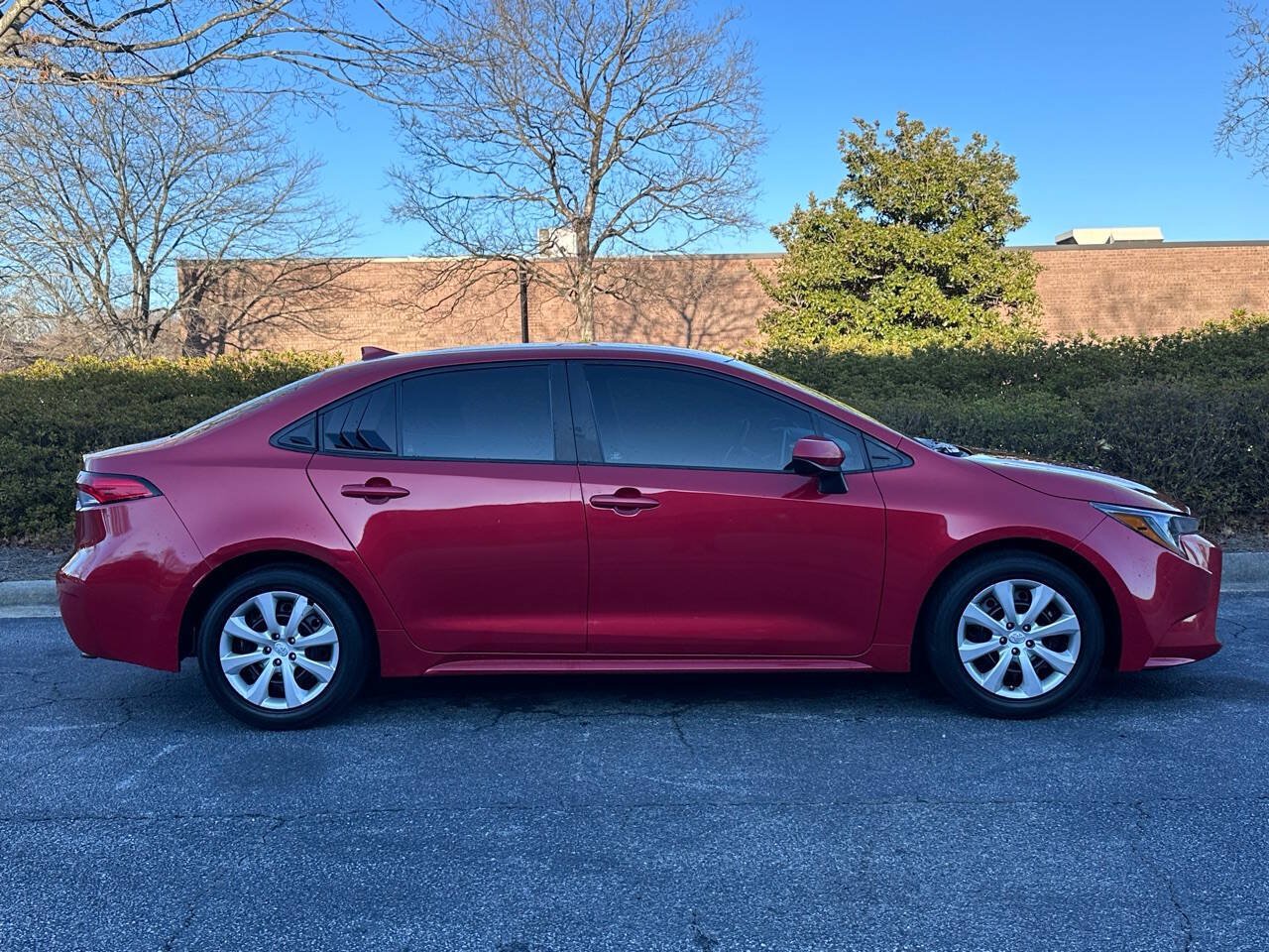 Used 2020 Toyota Corolla LE FWD image 5