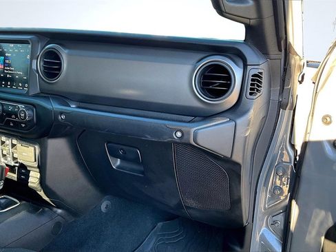 Used 2022 Jeep Gladiator Willys image 17