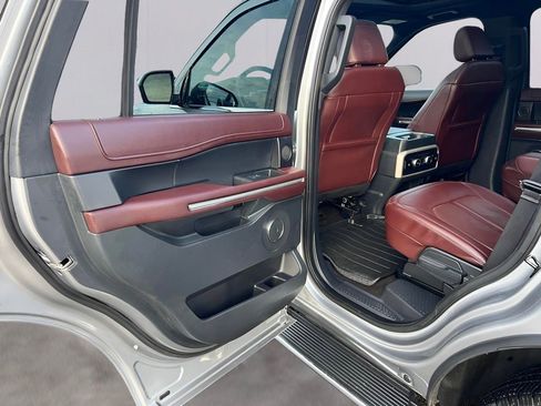 Used 2022 Ford Expedition Limited image 13