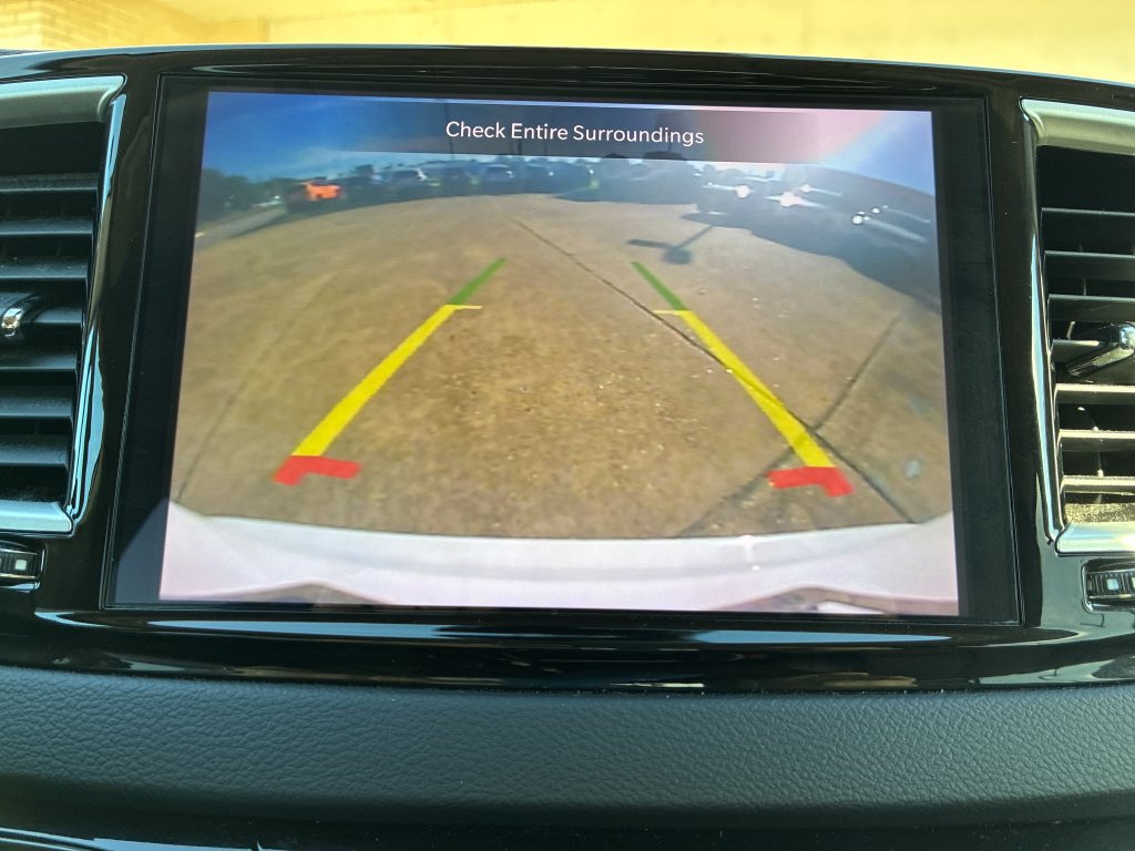 Used 2024 Chrysler Pacifica Touring-L FWD image 21