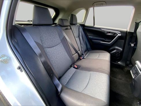 Used 2025 Toyota RAV4 XLE FWD image 19