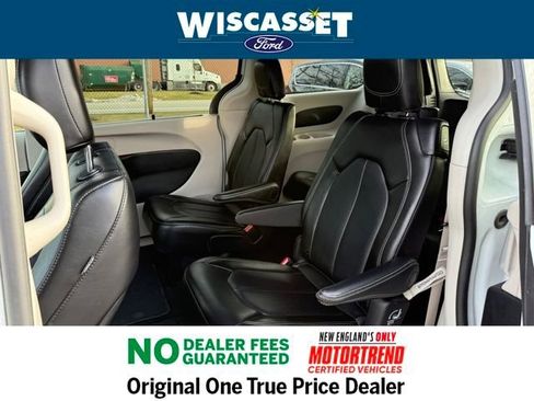 Used 2024 Chrysler Pacifica Touring-L image 5