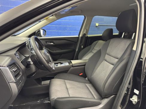 Used 2025 Nissan Rogue SV image 16