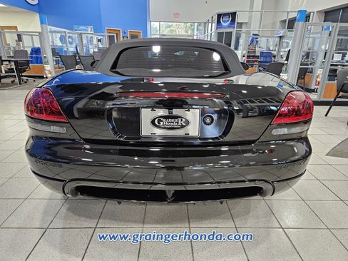 Used 2005 Dodge Viper SRT-10 image 4