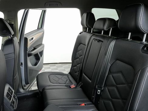 Certified 2025 Volkswagen Atlas SE image 22