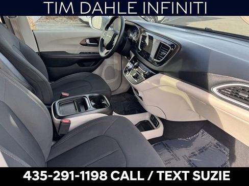 Used 2019 Chrysler Pacifica Touring Plus w/ Advanced Safetytec Group image 17