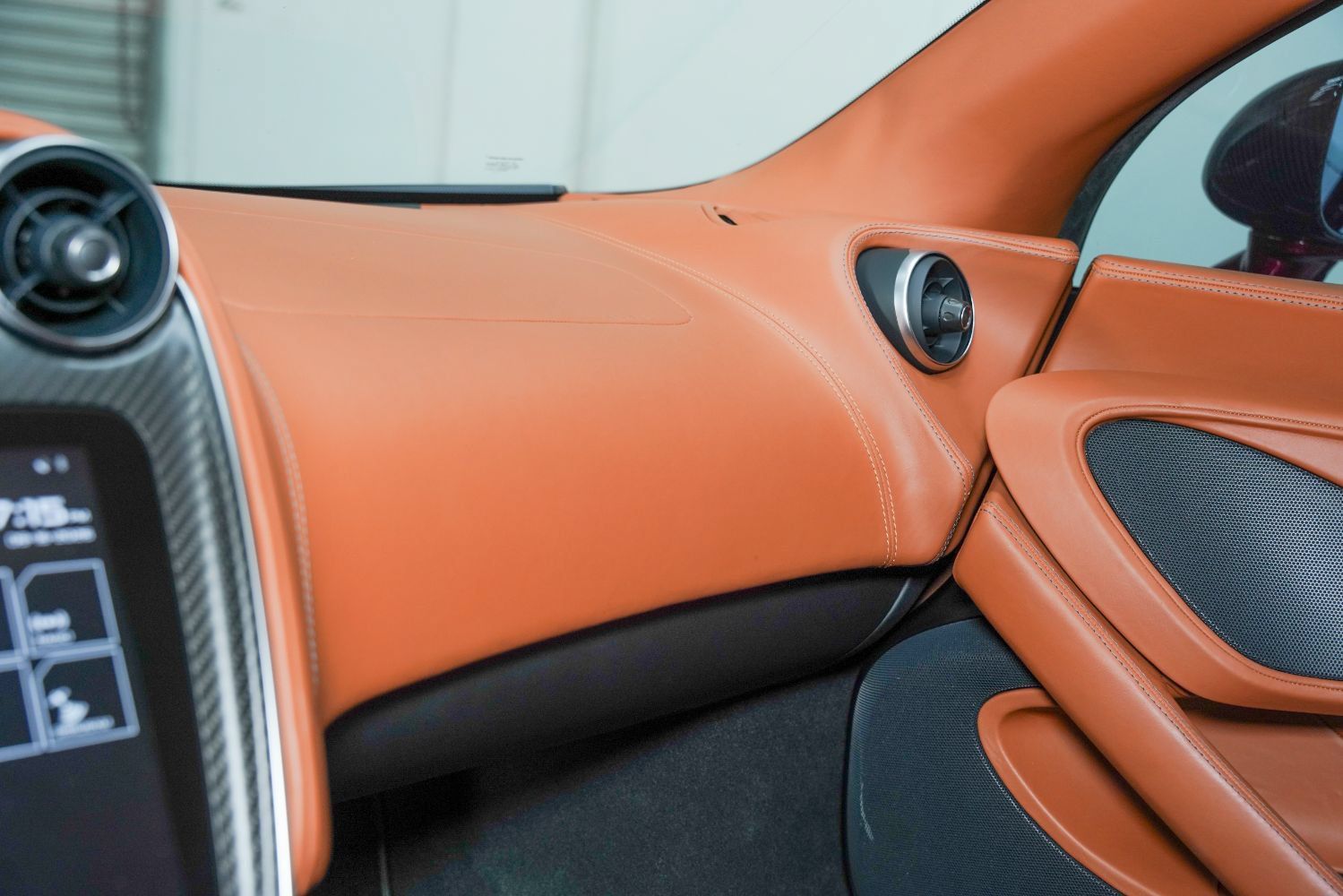 Used 2017 McLaren 570S RWD image 43