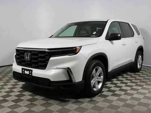 Used 2023 Honda Pilot LX image 3
