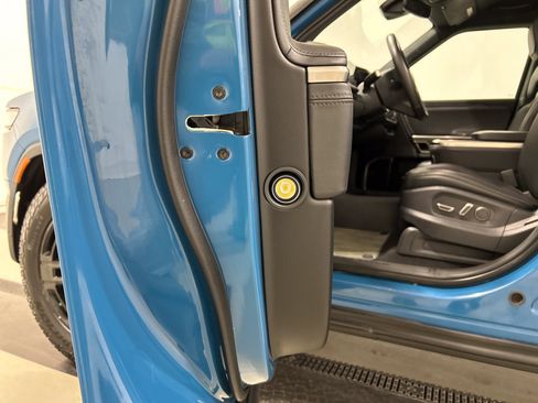 Used 2023 Rivian R1S Adventure AWD/4WD image 32