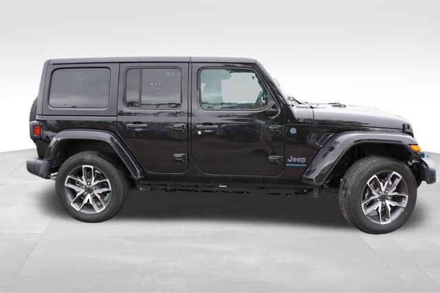 Used 2024 Jeep Wrangler Unlimited w/ Convenience Group AWD/4WD image 2