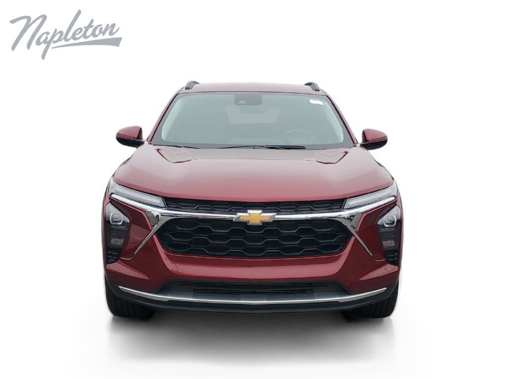 Used 2025 Chevrolet Trax LT FWD image 8