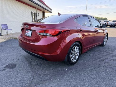 Used 2014 Hyundai Elantra SE w/ Option Group 02 FWD image 5