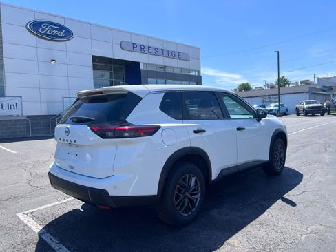 Used 2024 Nissan Rogue S FWD image 9