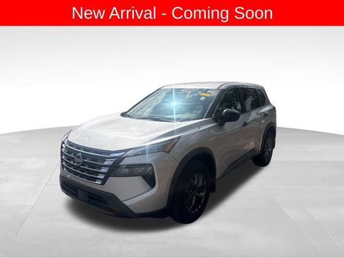 Used 2024 Nissan Rogue S image 2