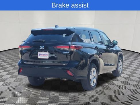 Used 2024 Toyota Highlander LE AWD/4WD image 4