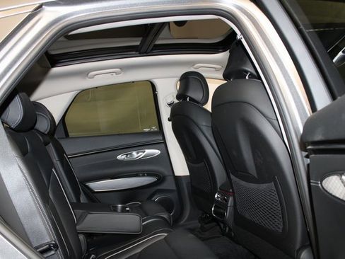 Used 2023 Genesis GV70 2.5T w/ Advanced Package image 10