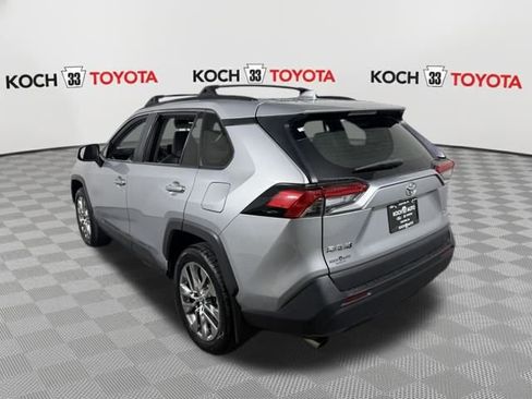 Used 2020 Toyota RAV4 XLE Premium image 6
