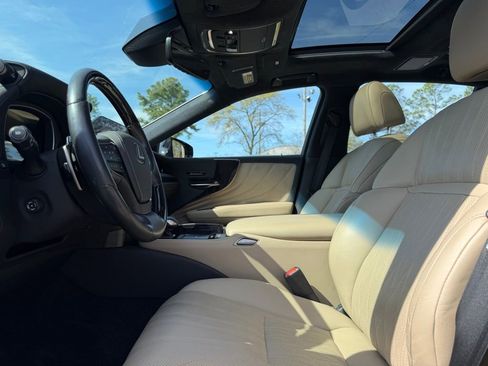 Used 2022 Lexus LS 500 w/ Interior Upgrade Package image 10