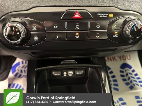 Used 2016 Kia Sorento LX image 25