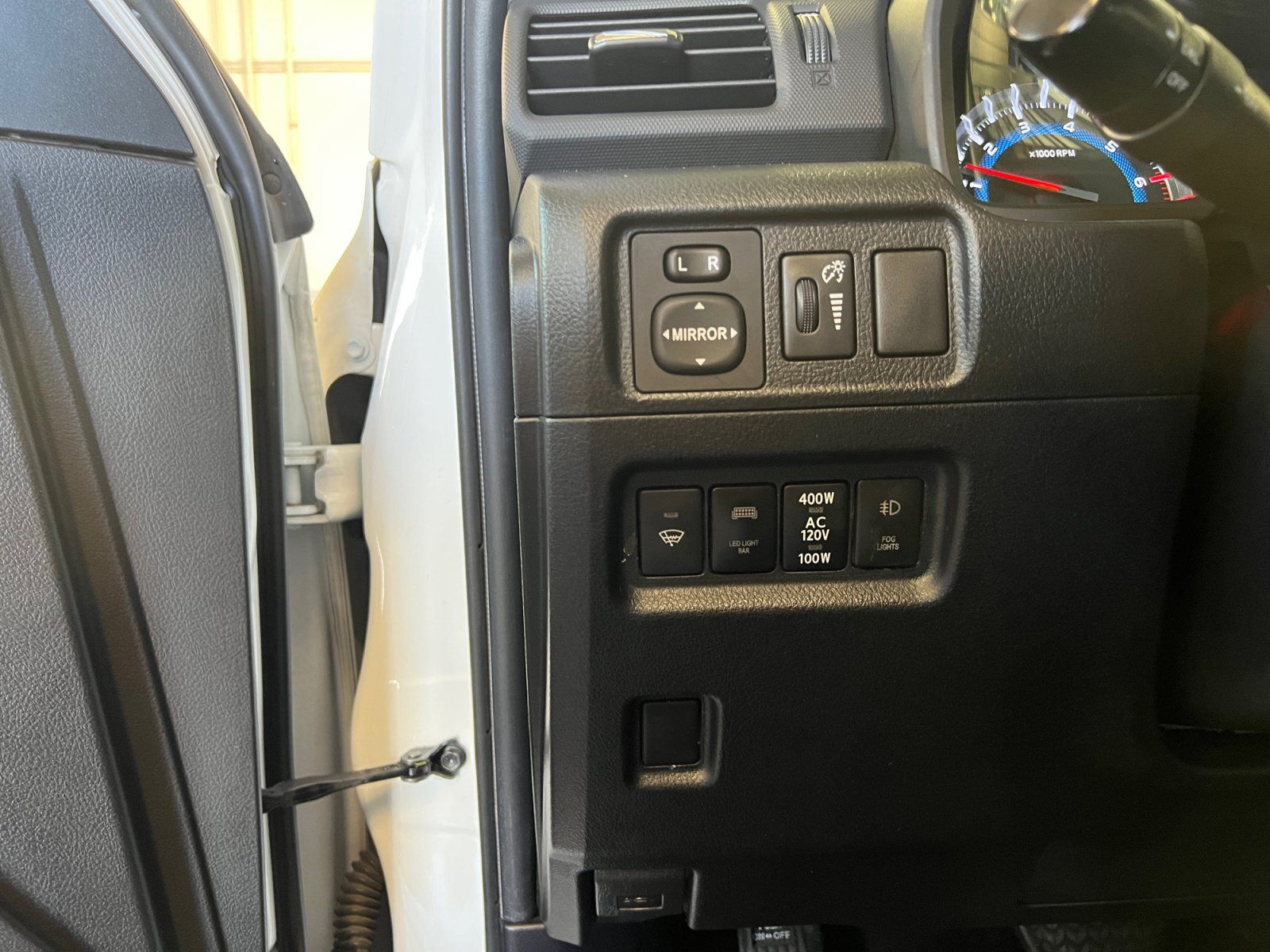 Used 2018 Toyota 4Runner SR5 Premium AWD/4WD image 12