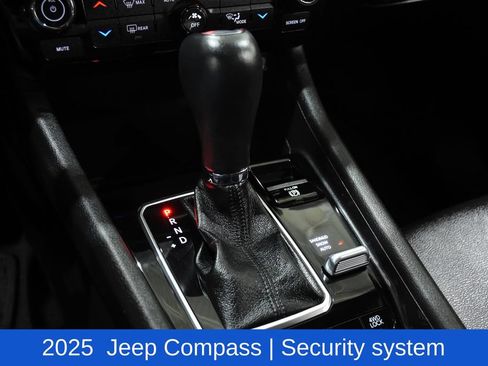 Used 2025 Jeep Compass Latitude w/ Sun & Sound Group AWD/4WD image 28