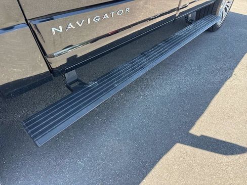 Used 2017 Lincoln Navigator L Reserve AWD/4WD image 18