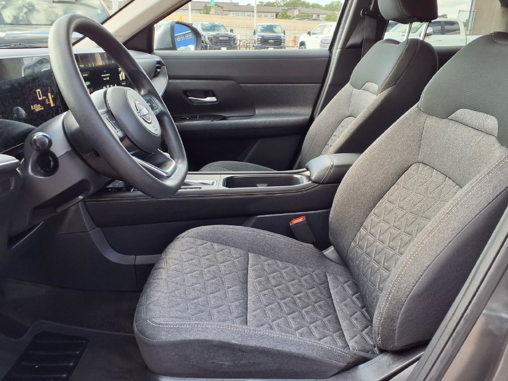 Used 2025 Nissan Kicks SV AWD/4WD image 10
