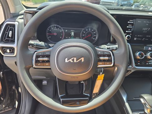 Certified 2023 Kia Sorento LX FWD image 27