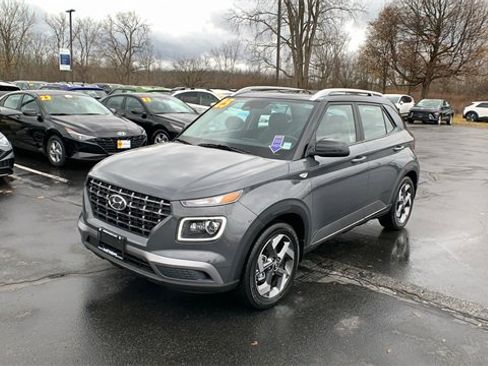 Certified 2025 Hyundai Venue Limited image 1