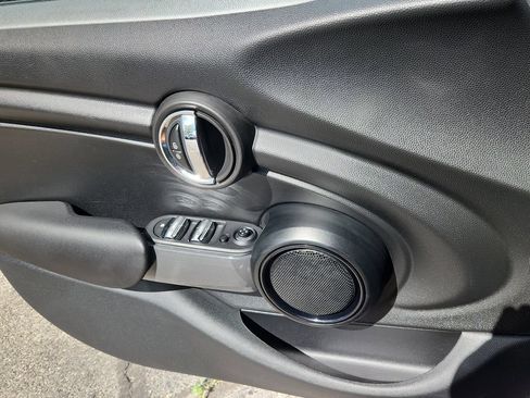 Used 2018 MINI Cooper 4-Door Hardtop FWD image 8