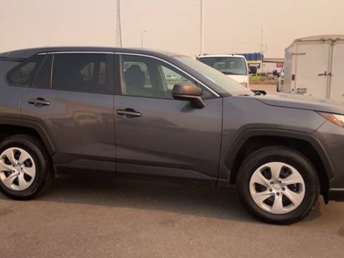 Used 2024 Toyota RAV4 LE AWD/4WD image 3