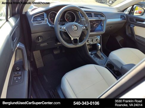 Used 2021 Volkswagen Tiguan SE w/ Panoramic Sunroof Package image 15