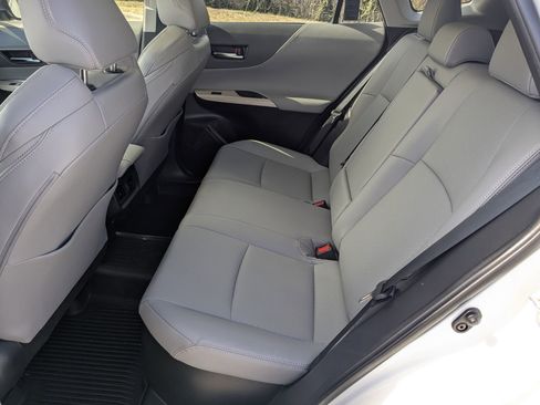 Used 2024 Toyota Venza Limited image 23