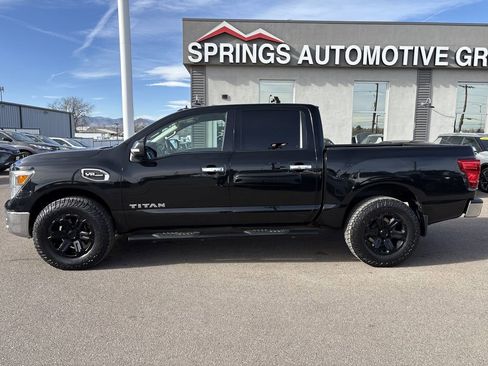 Used 2017 Nissan Titan 4x4 Crew Cab image 2