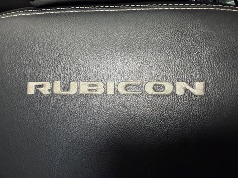 Used 2015 Jeep Wrangler Unlimited Rubicon w/ Connectivity Group AWD/4WD image 11