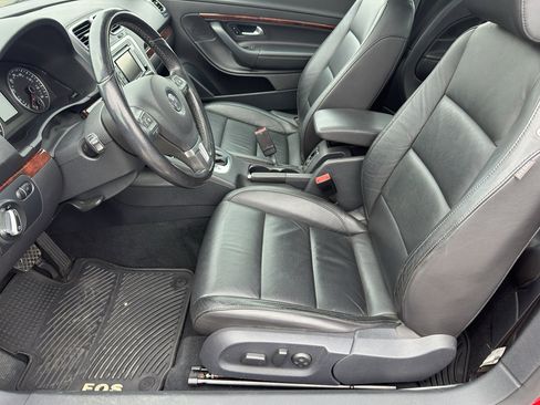 Used 2012 Volkswagen Eos Lux FWD image 12