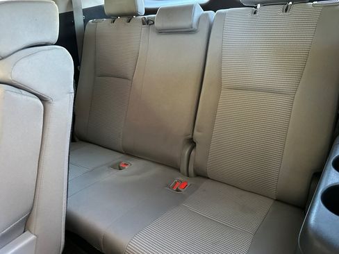 Used 2021 Toyota Highlander L AWD/4WD image 17