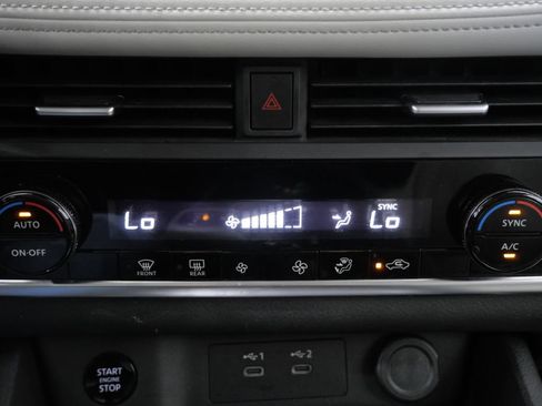 Used 2025 Nissan Rogue SV AWD/4WD image 18