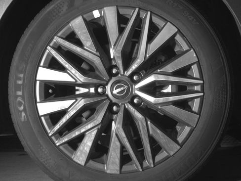 Used 2025 Nissan Altima 2.5 SV image 13