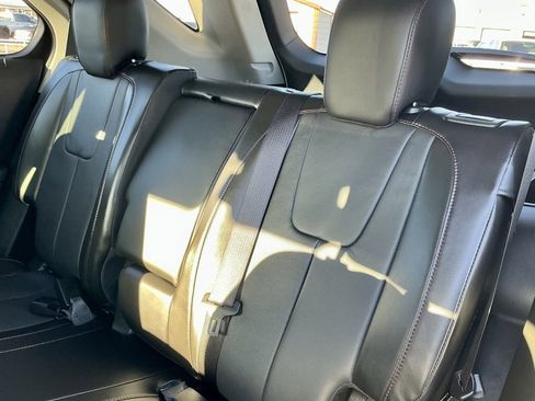 Used 2017 Chevrolet Equinox Premier w/ Enhanced Convenience Package image 28