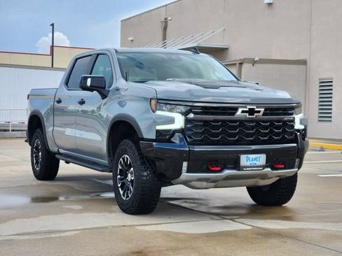 Used 2025 Chevrolet Silverado 1500 ZR2 w/ Technology Package AWD/4WD image 3