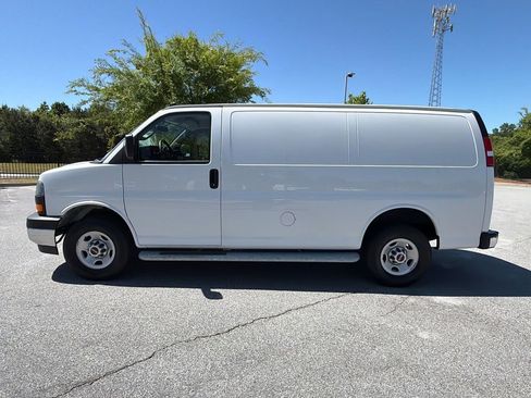 Used 2024 GMC Savana 2500 w/ Driver Convenience Package RWD image 4